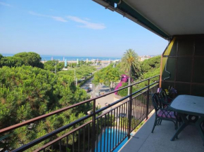 Apartment in front of the beach